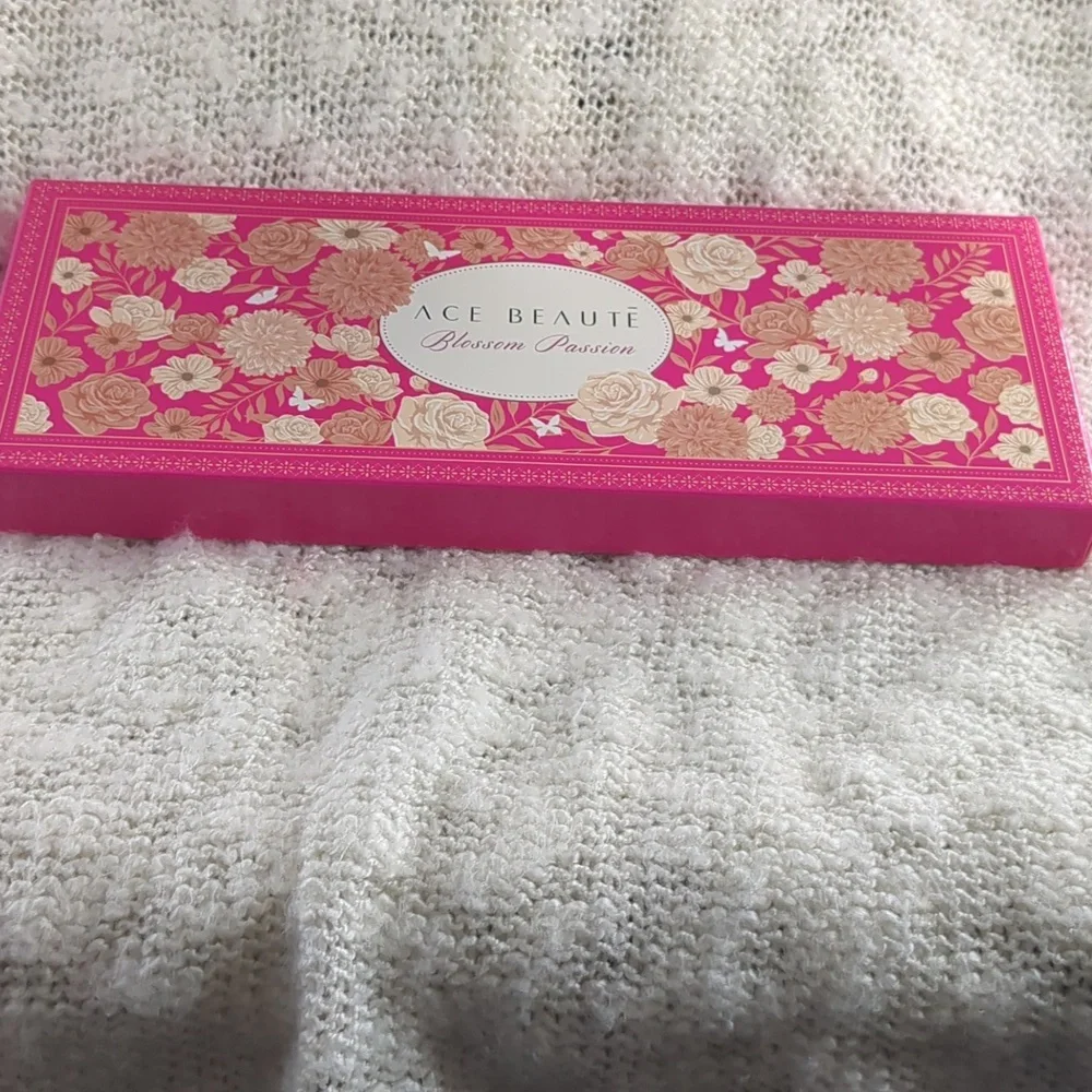 Ace Beautē Blossom Passion Palette, 19.2g/0.68oz - Picture 7 of 13
